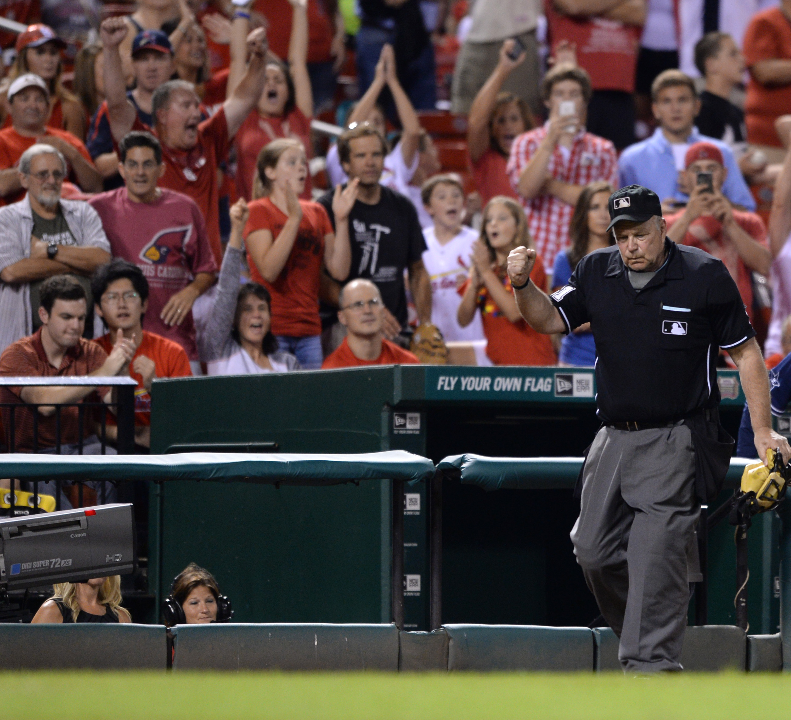 Close calls go against Padres in 4-3 loss to Cards