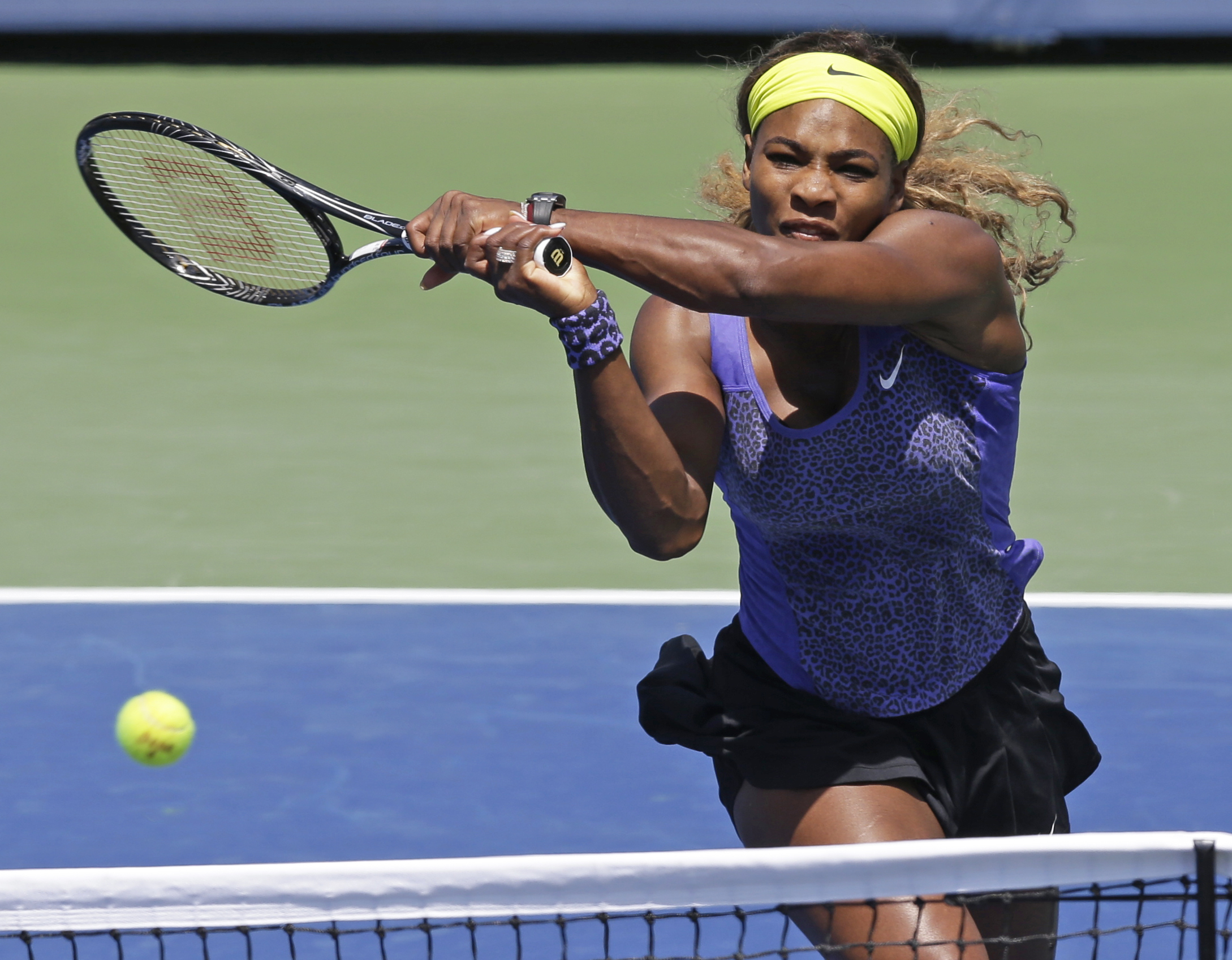 Federer, Serena Williams advance to semifinals