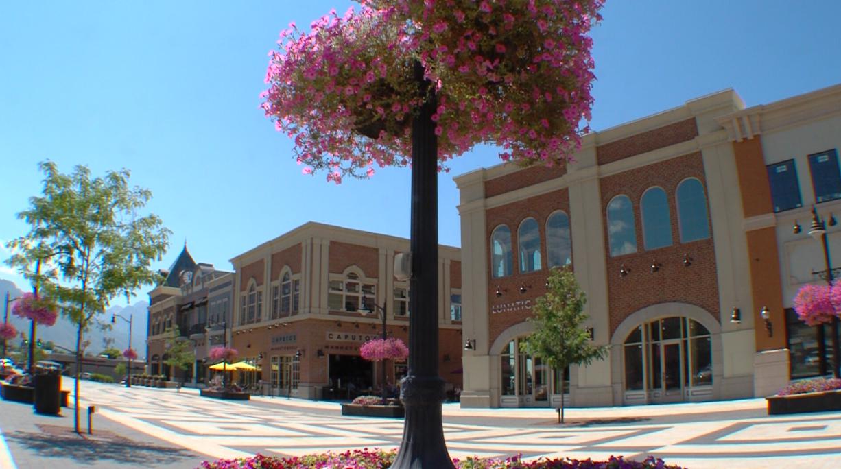Earlier this year the Holladay Village Center opened its doors. The mixed-use shopping, dining and office center is quickly filling up with restaurants and boutiques.