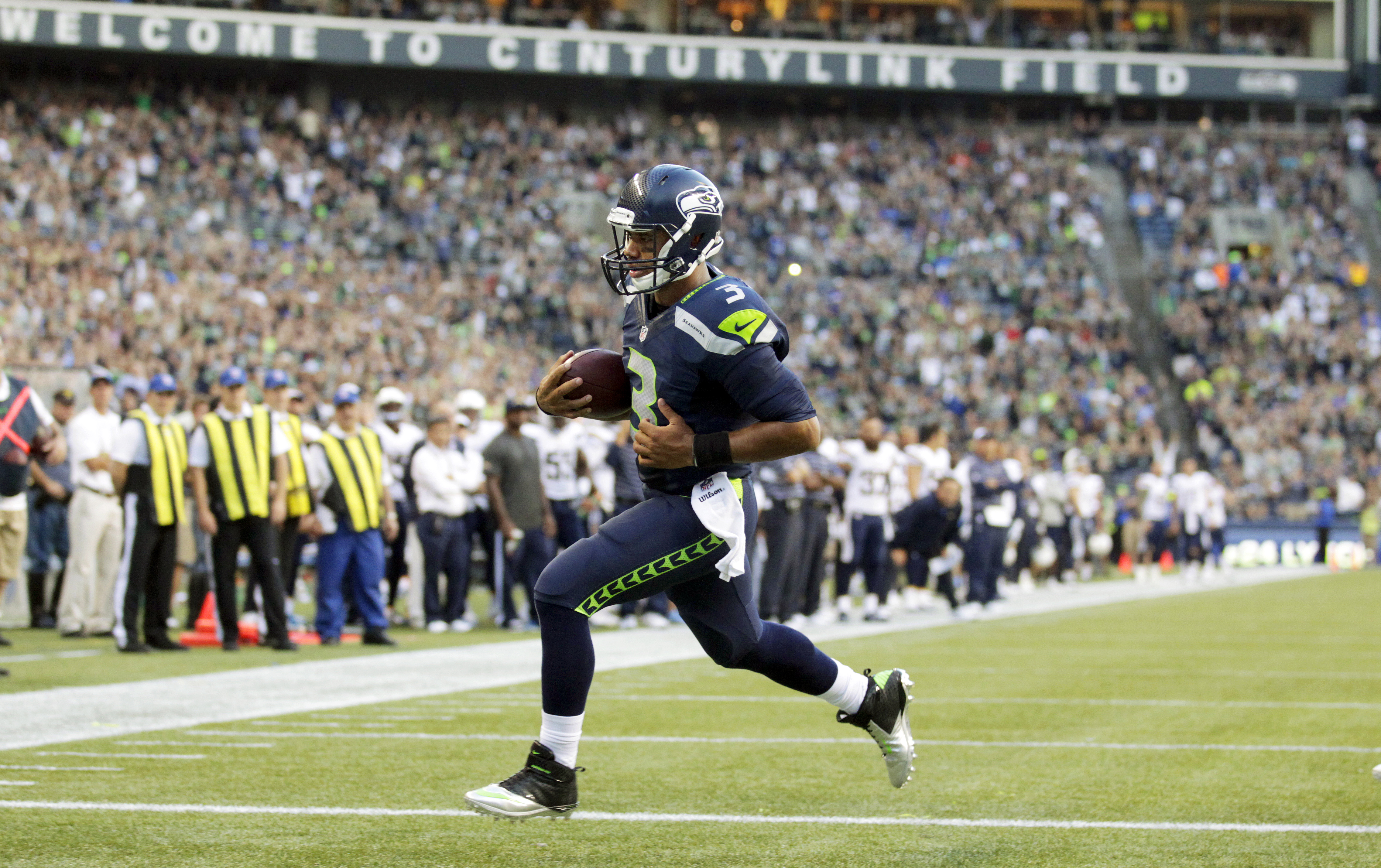Wilson leads Seattle to 41-14 win over San Diego