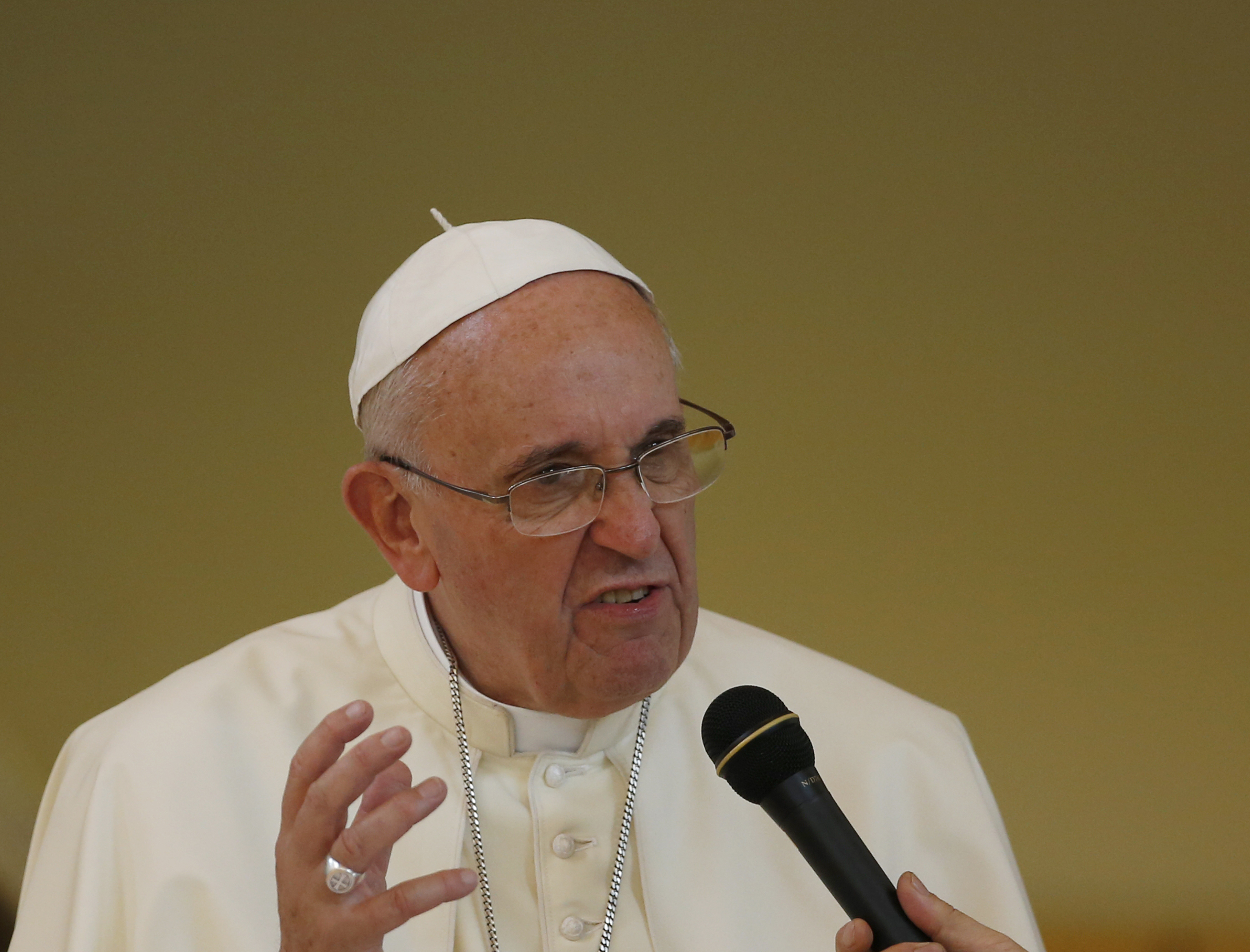 Pope runs late, asks to skip prayers _ or else!