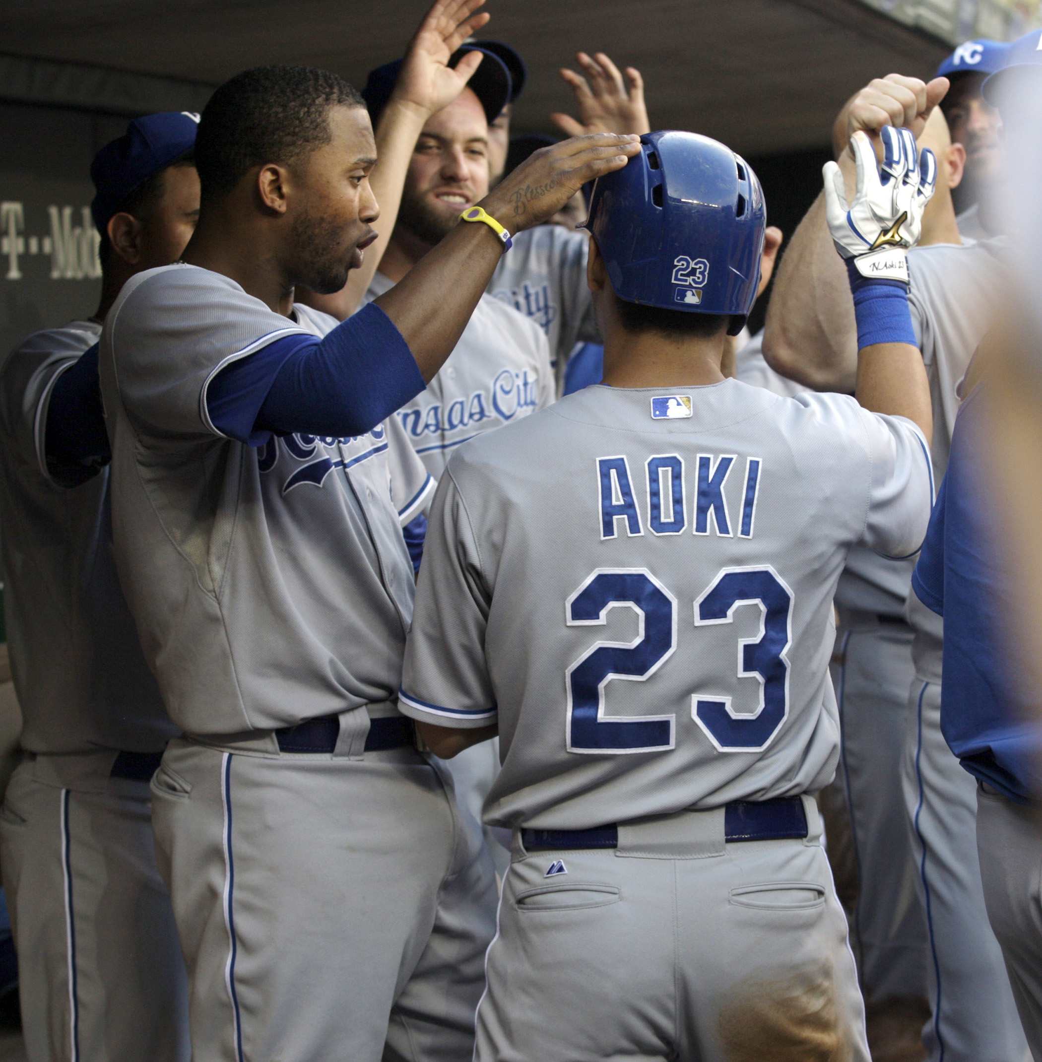 Hughes goes 7, Suzuki homers, Twins top Royals 4-1