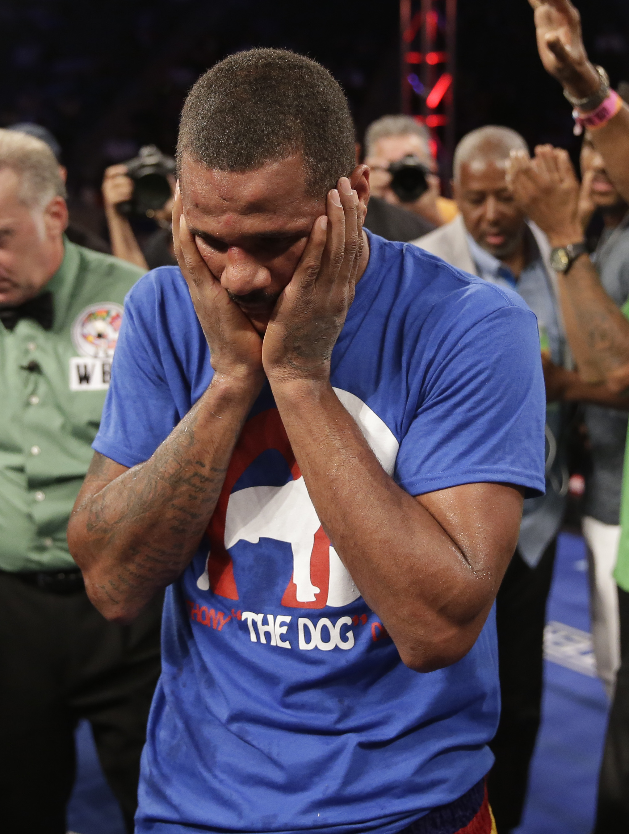 Brook edges Porter, claims IBF welterweight title