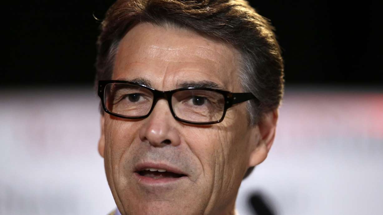Texas Gov. Perry defends veto that led to charges