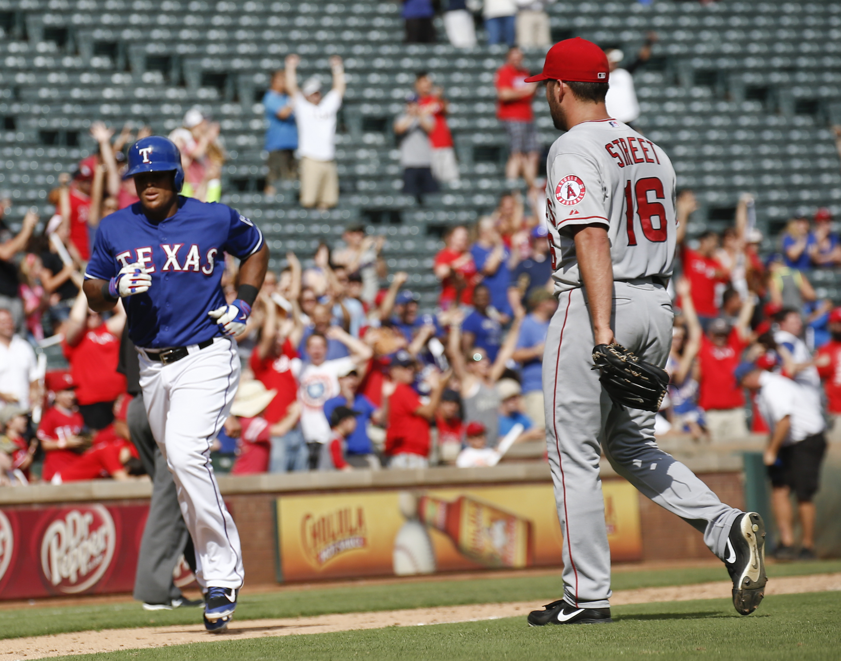 Huston nicked in 9th, Angels fall to Rangers