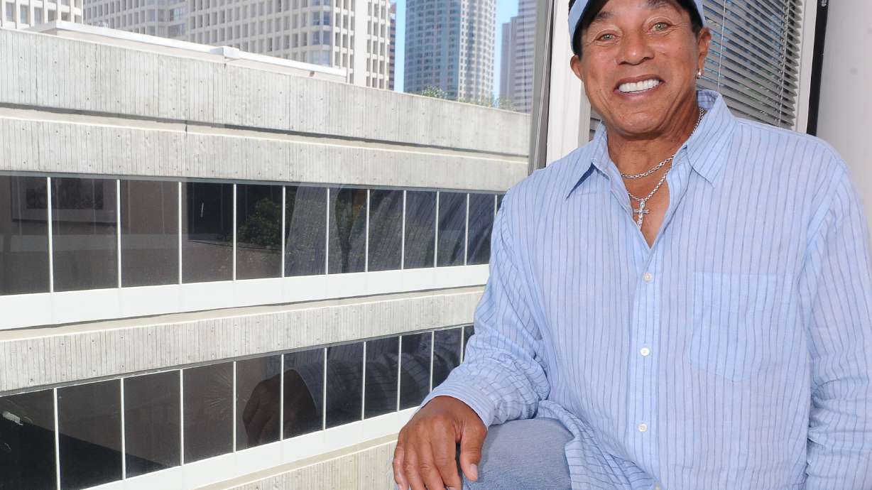 Smokey Robinson, still writing, duets with friends