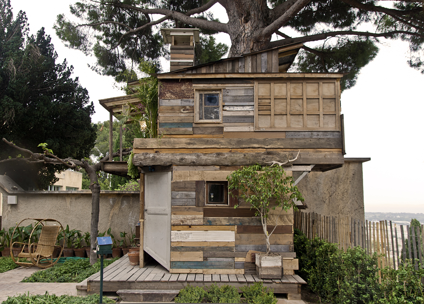 American artist Ethan Hayes-Chute makes found wood his foundation, which have been displayed around the world in a series of inhabitable installations.