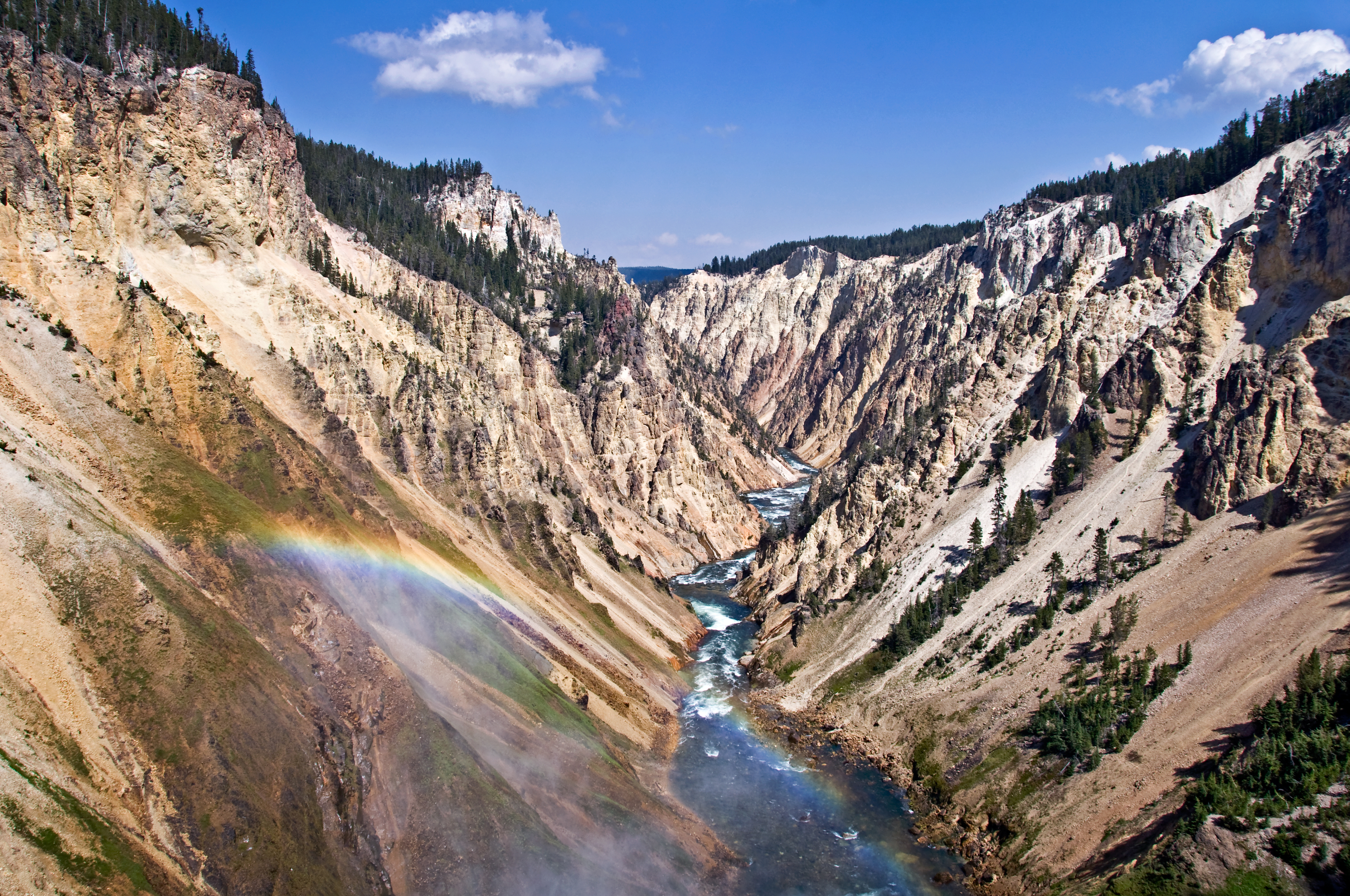 Grand Canyon in Yellowstone National Park. (Photo: Shutterstock)
