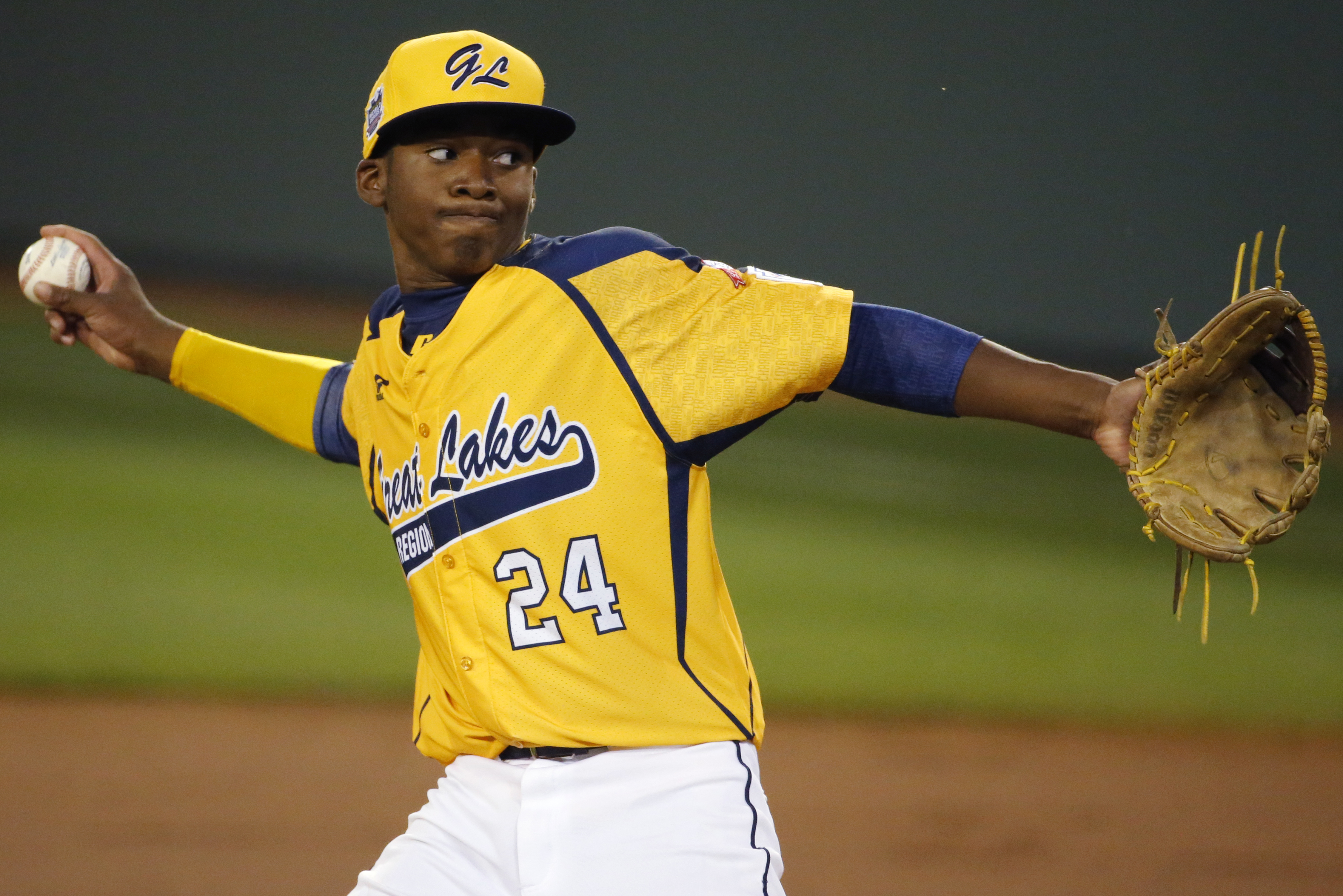 Chicago edges Cumberland 8-7 in LLWS