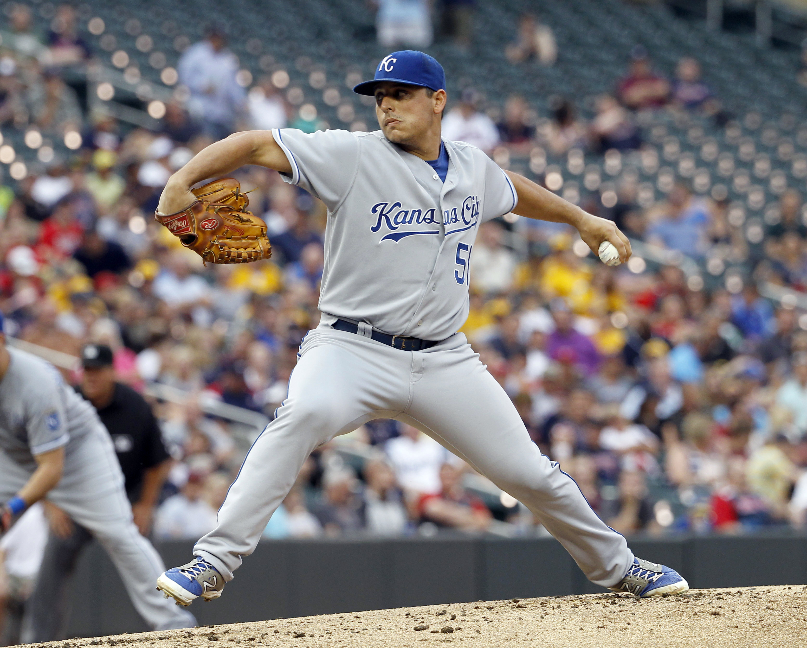 Kratz, Vargas lead Royals over Twins 6-4