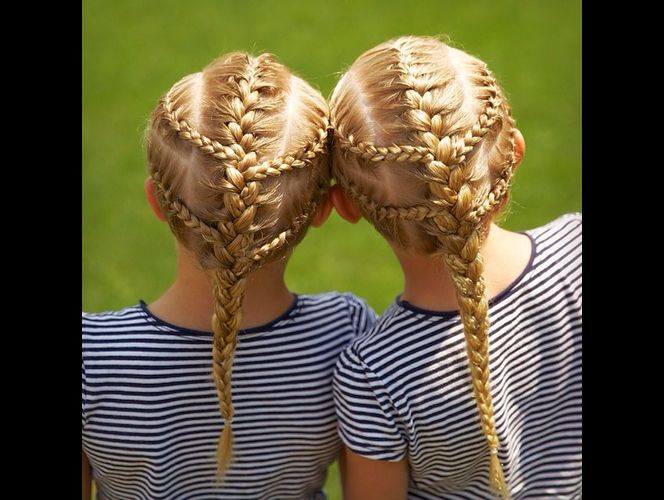 Peinados realizados por una madre a sus hijas gemelas obtienen atención internacional 