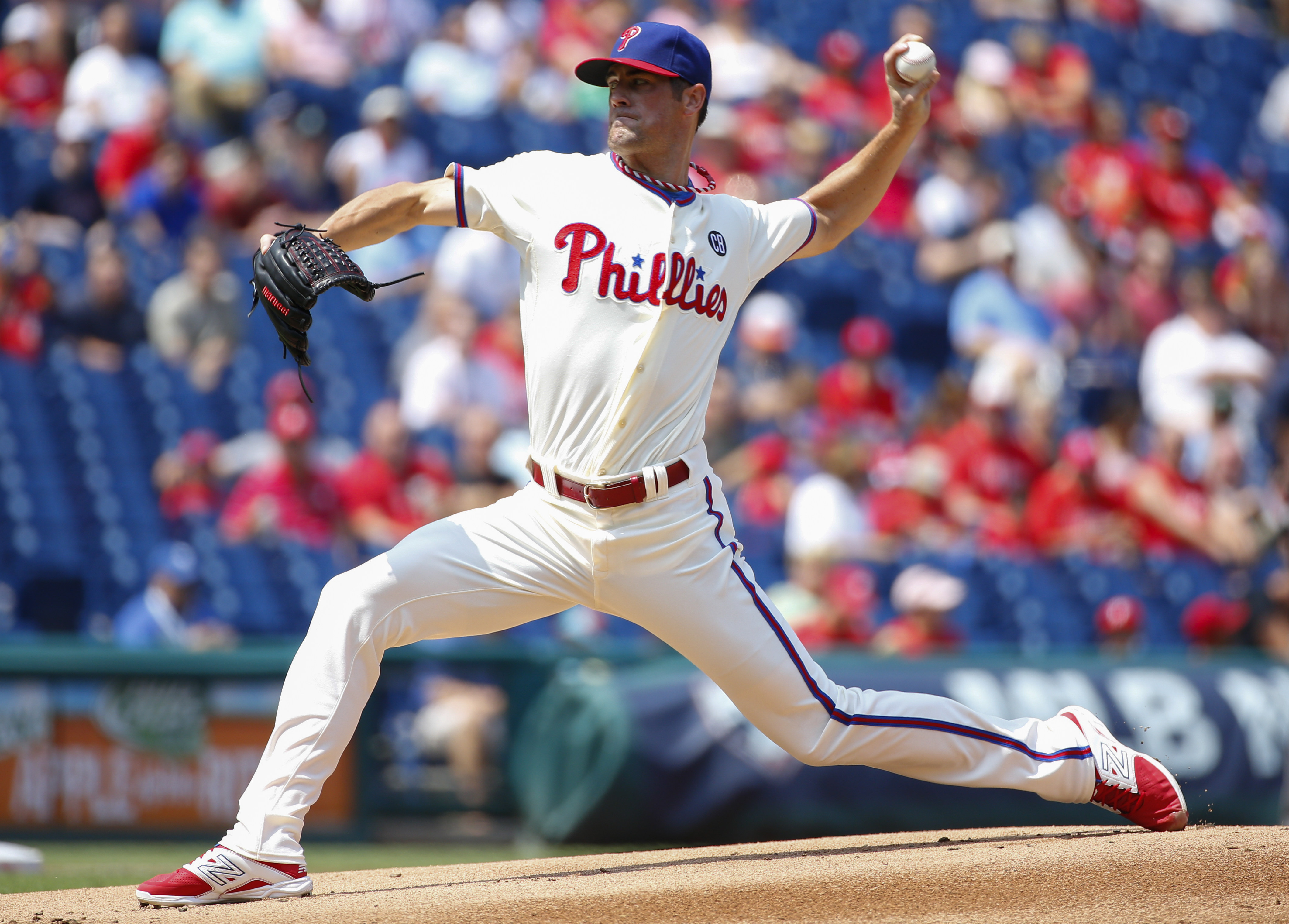 Nieves, Hamels lead Phillies past Mariners, 4-3