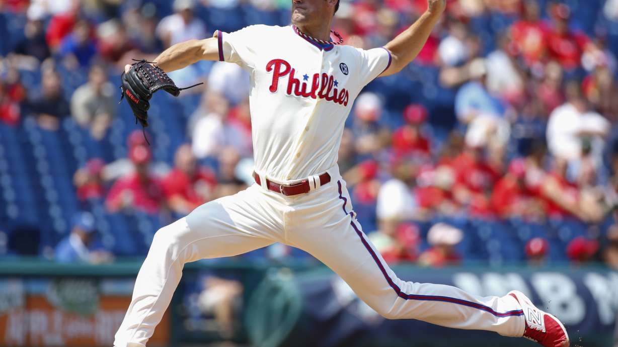 Nieves, Hamels lead Phillies past Mariners, 4-3