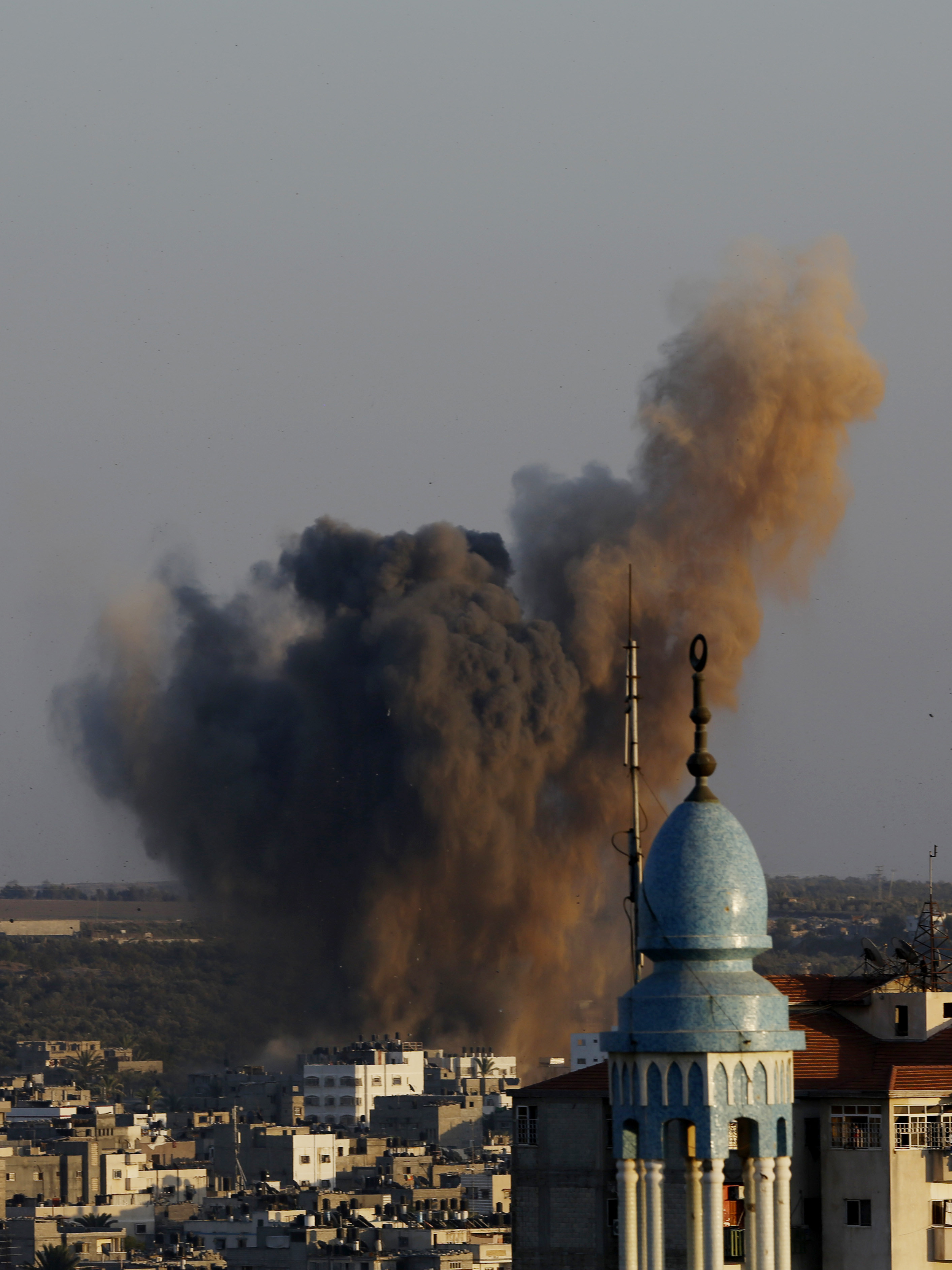 Israeli air strikes pound Gaza; 6 dead in Rafah
