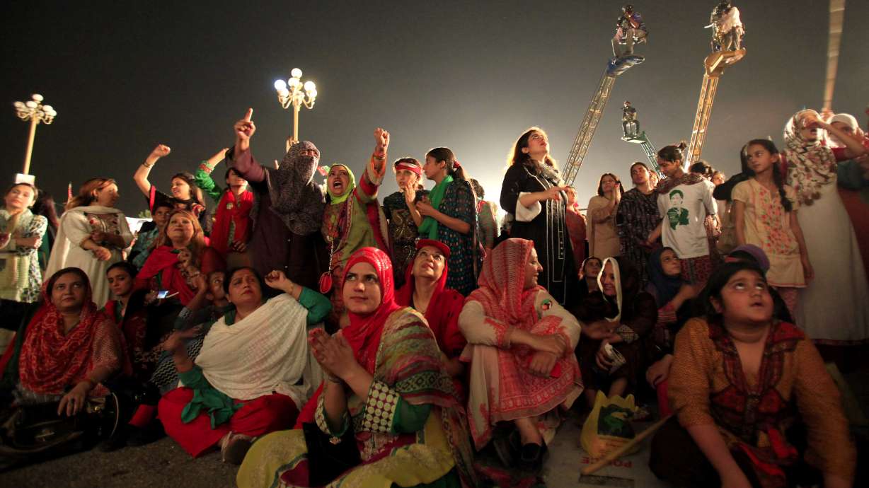 Pakistan parliament rejects calls for PM to quit