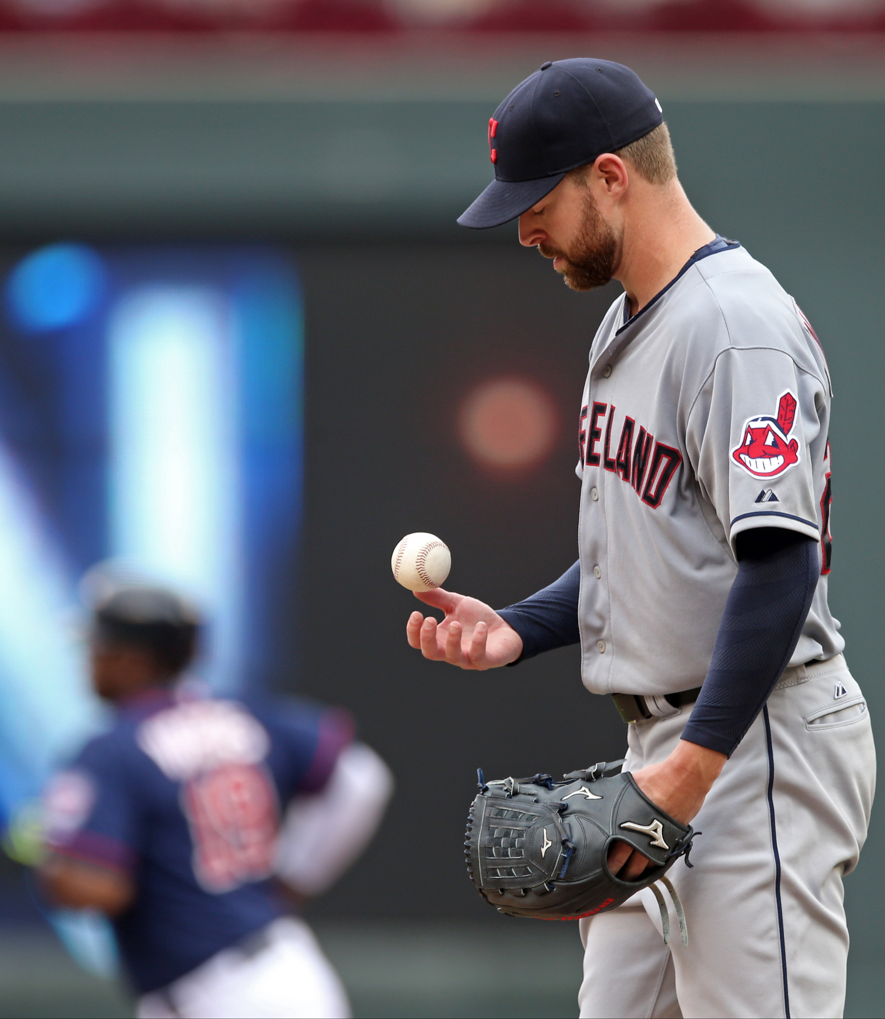 Kluber, Indians fail to sweep, fall 4-1 to Twins