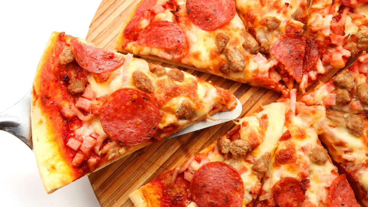 Parent outraged after diabetic student served pizza from trash