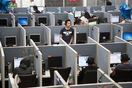 Deportados encuentran nueva vida en Call centers