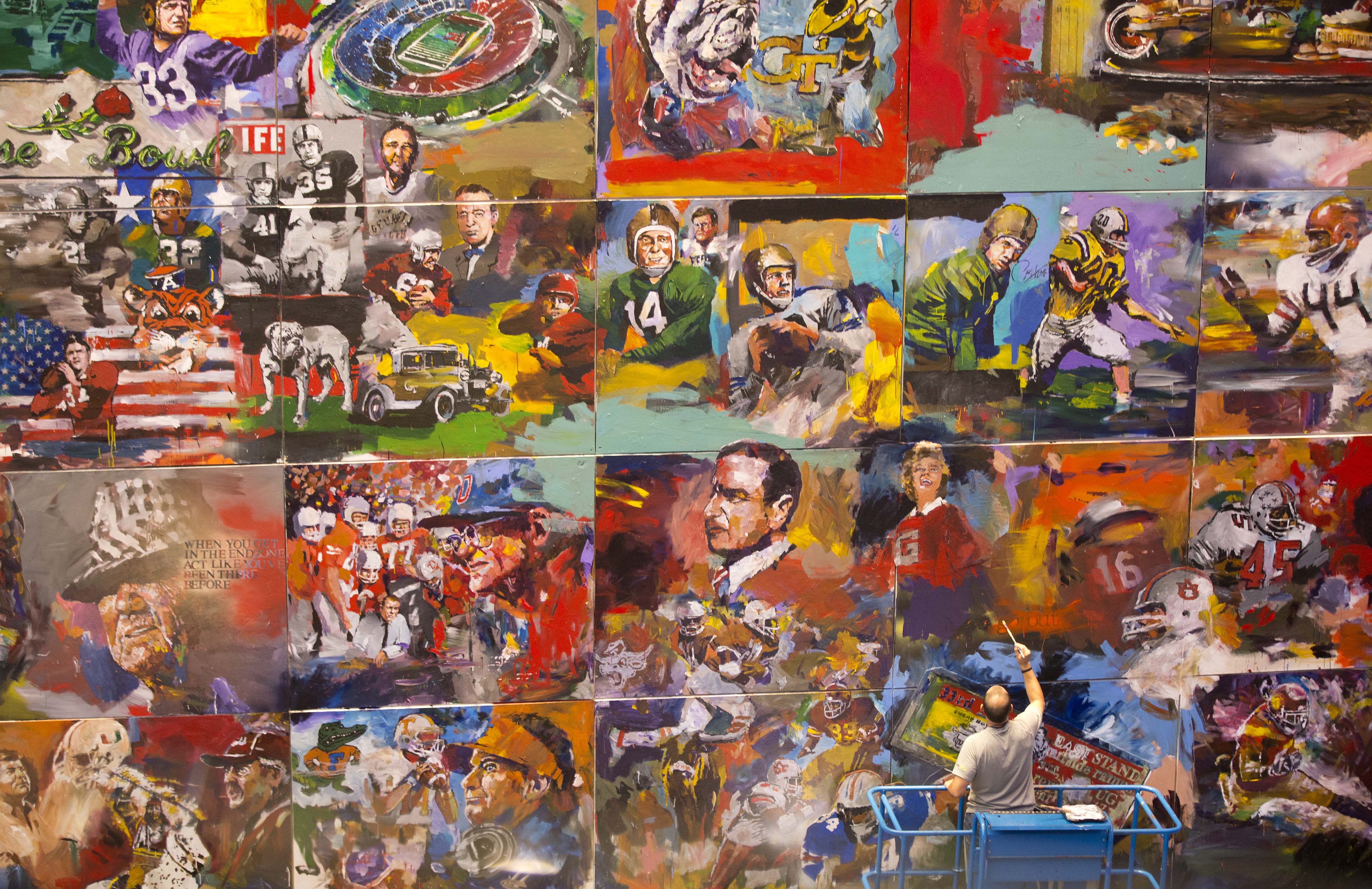 Clarification: College Football Hall of Fame story