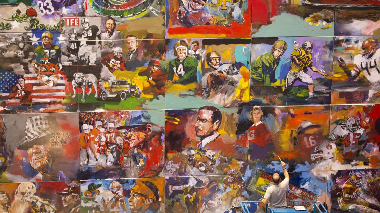 Clarification: College Football Hall of Fame story