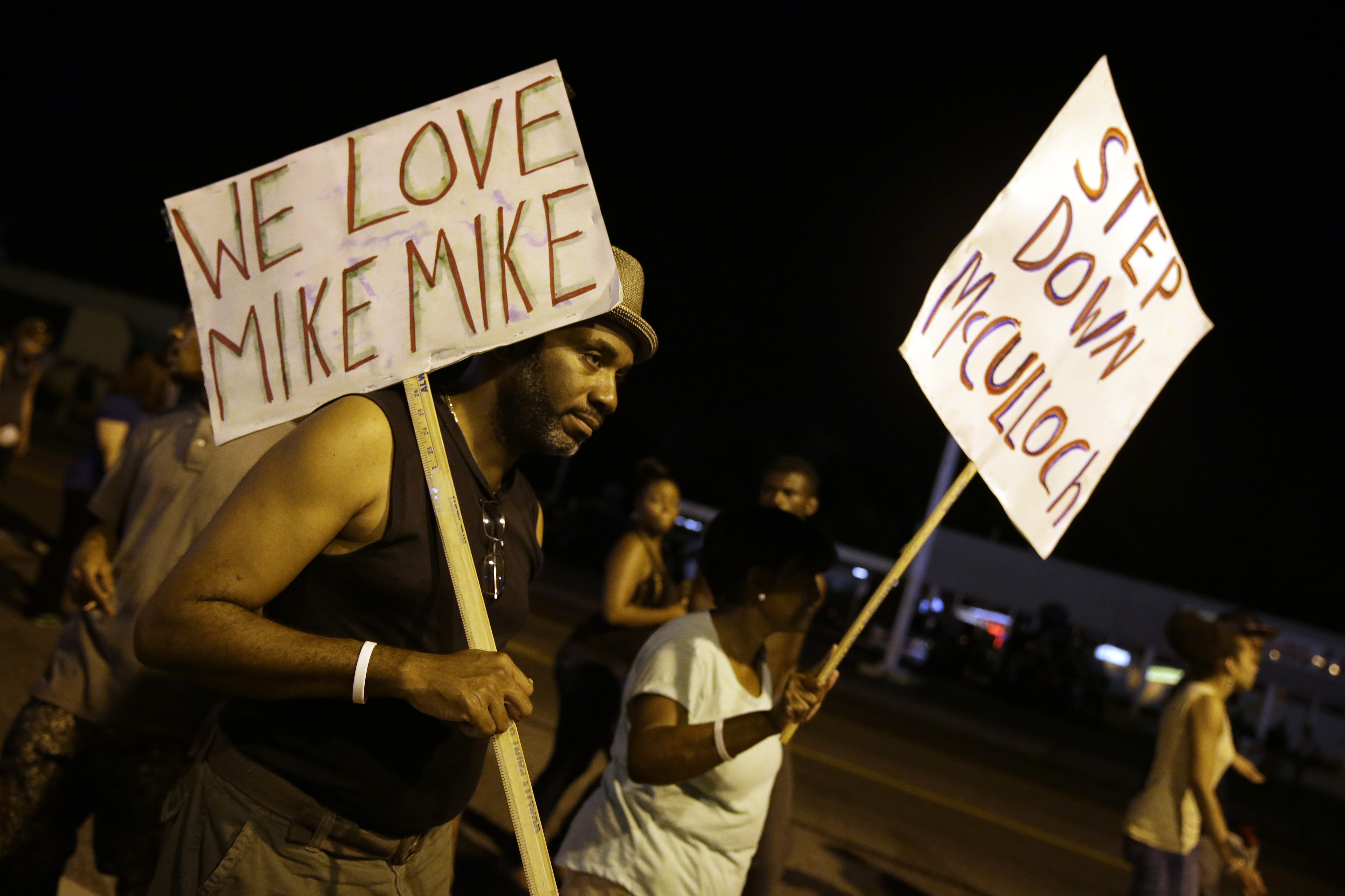 Protesters, police march peacefully in Ferguson