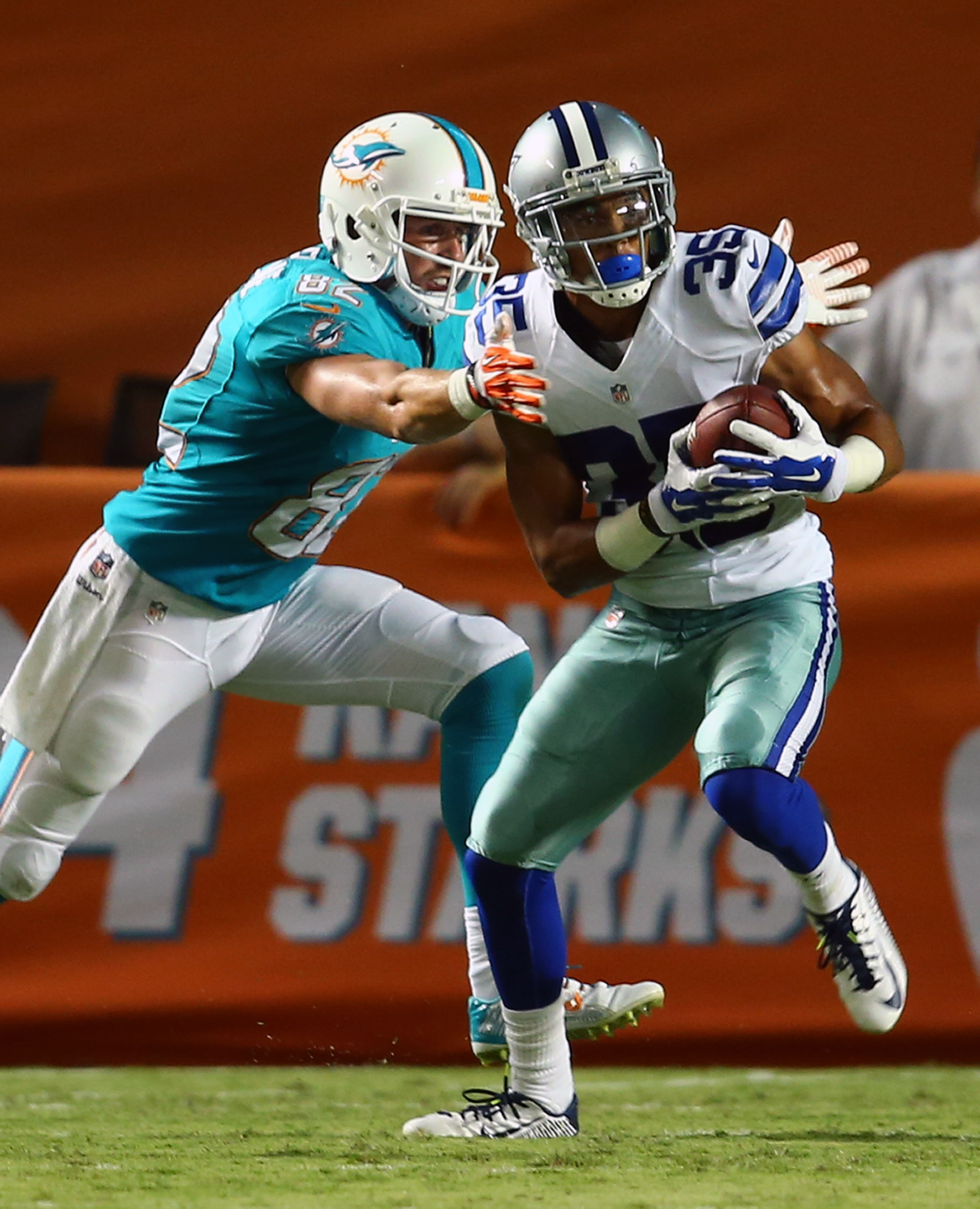 Dolphins rally past Cowboys, 25-20