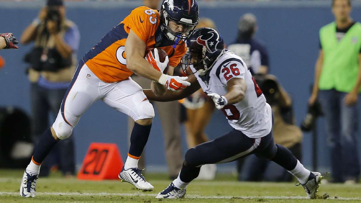 Welker leaves game with concussion