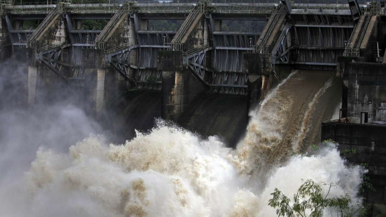 Cristobal's pelting rains lash southeast Bahamas