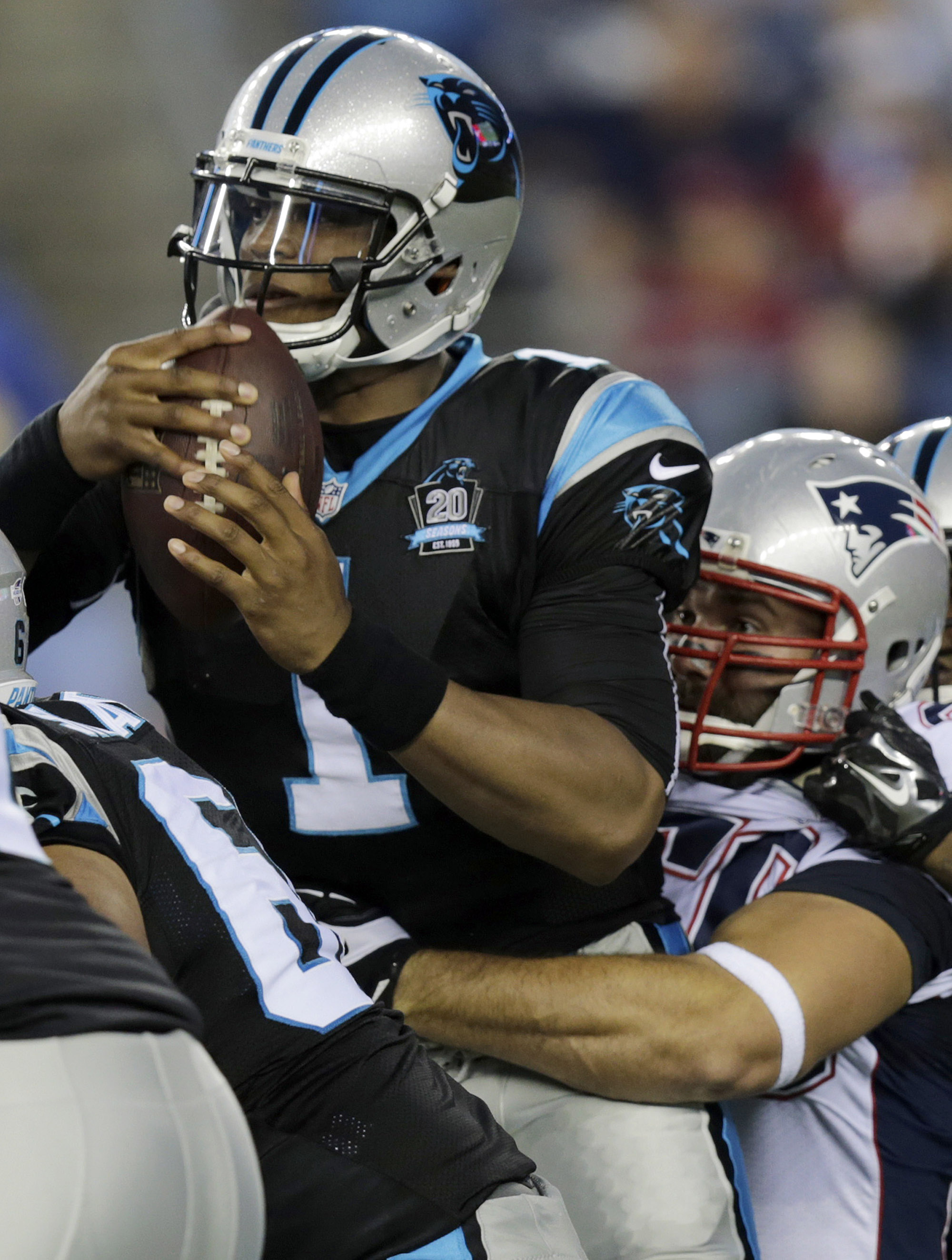 Panthers QB Newton has hairline rib fracture