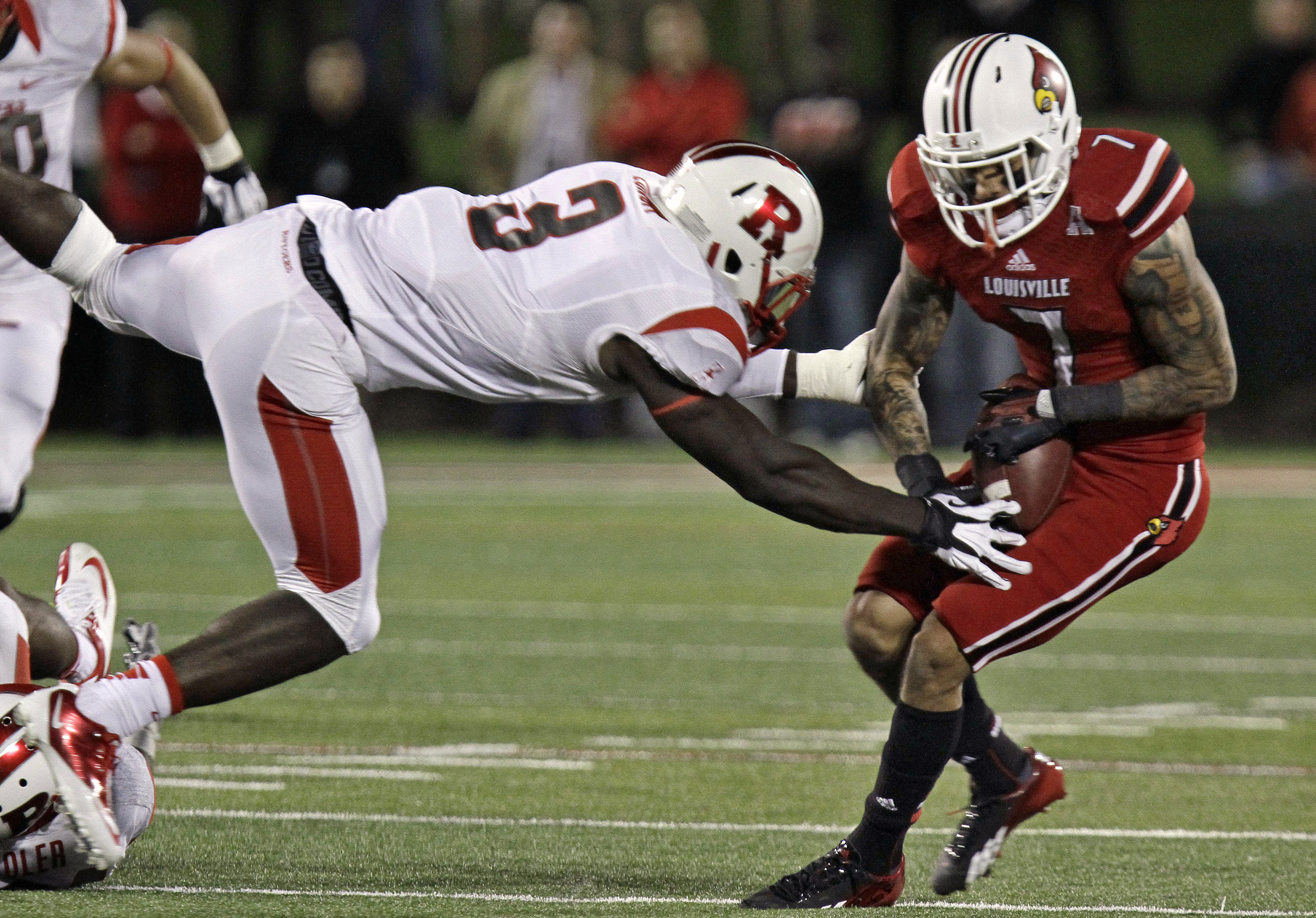 Rutgers' Longa happy at weak-side linebacker