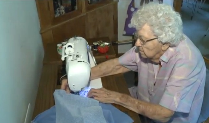 99-year-old woman sews dress a day for African children