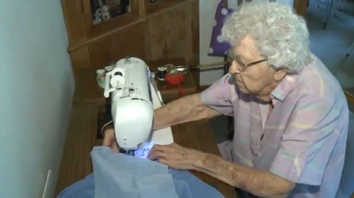 99-year-old woman sews dress a day for African children