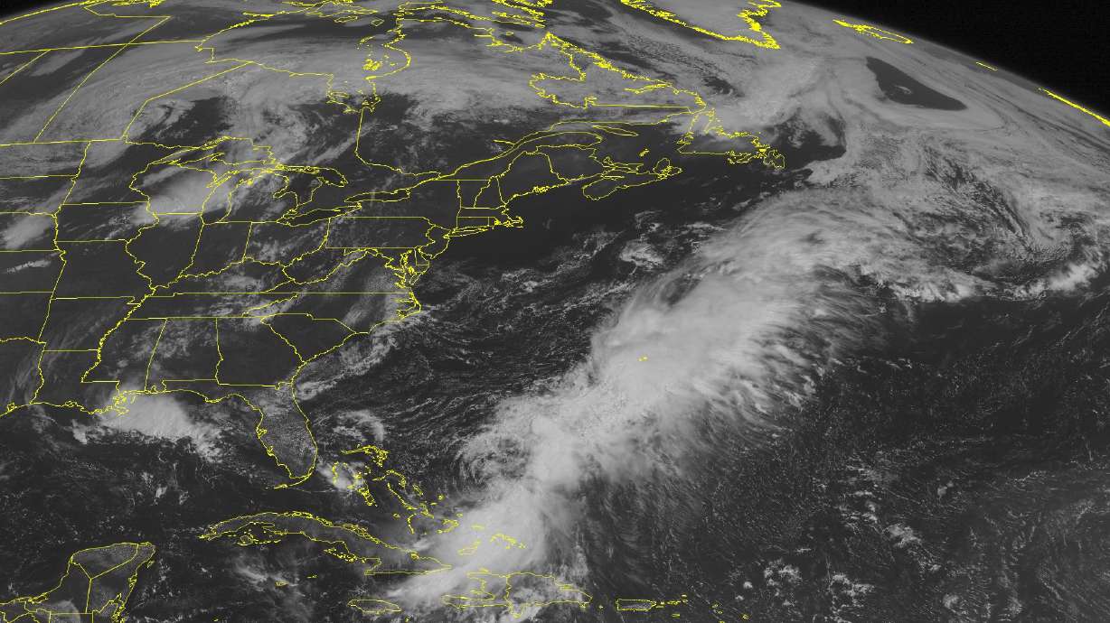 Hurricane Cristobal gains, heads toward Bermuda