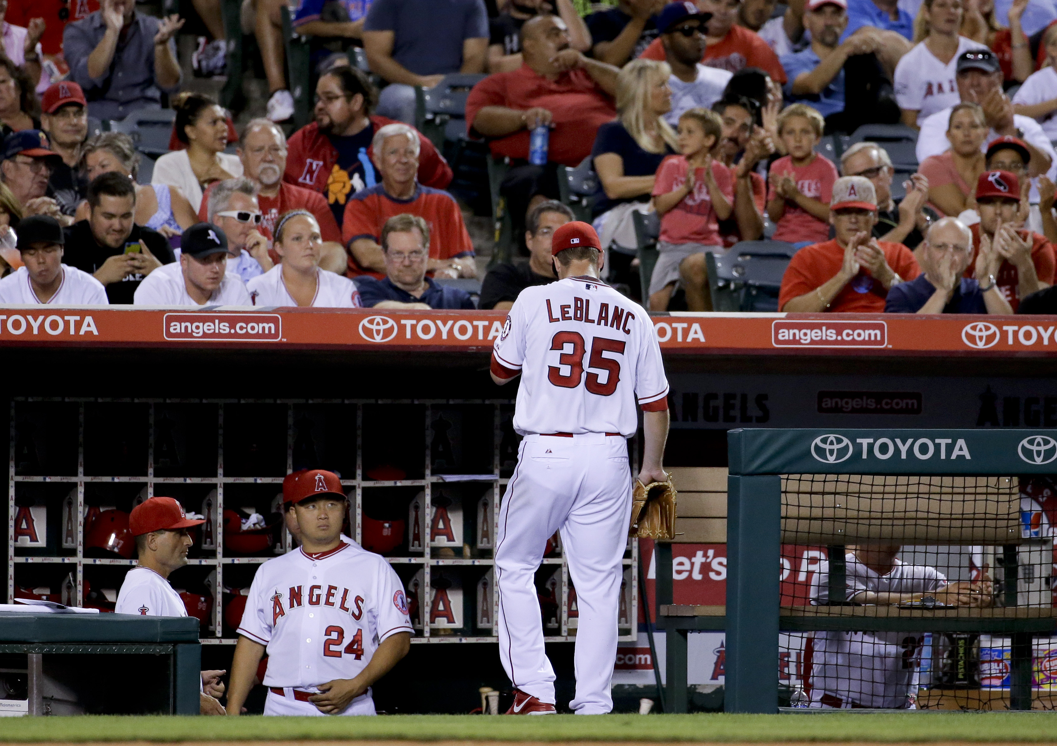 Angels lose to Marlins 7-1, drop into tie for 1st