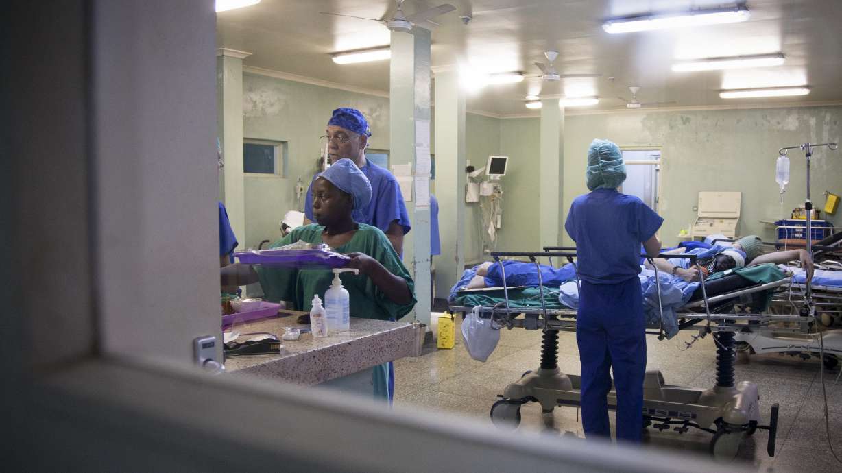 Amid poverty, US surgeons saving lives in Uganda
