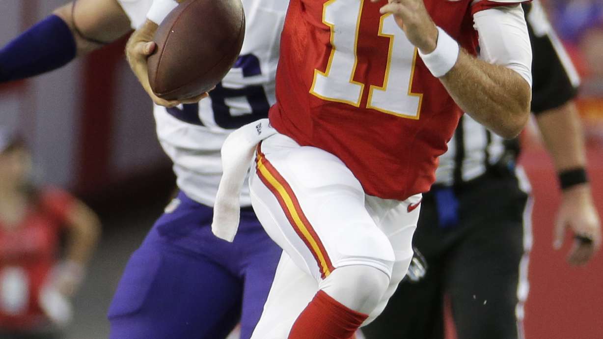 Chiefs' Smith remains unconcerned about contract
