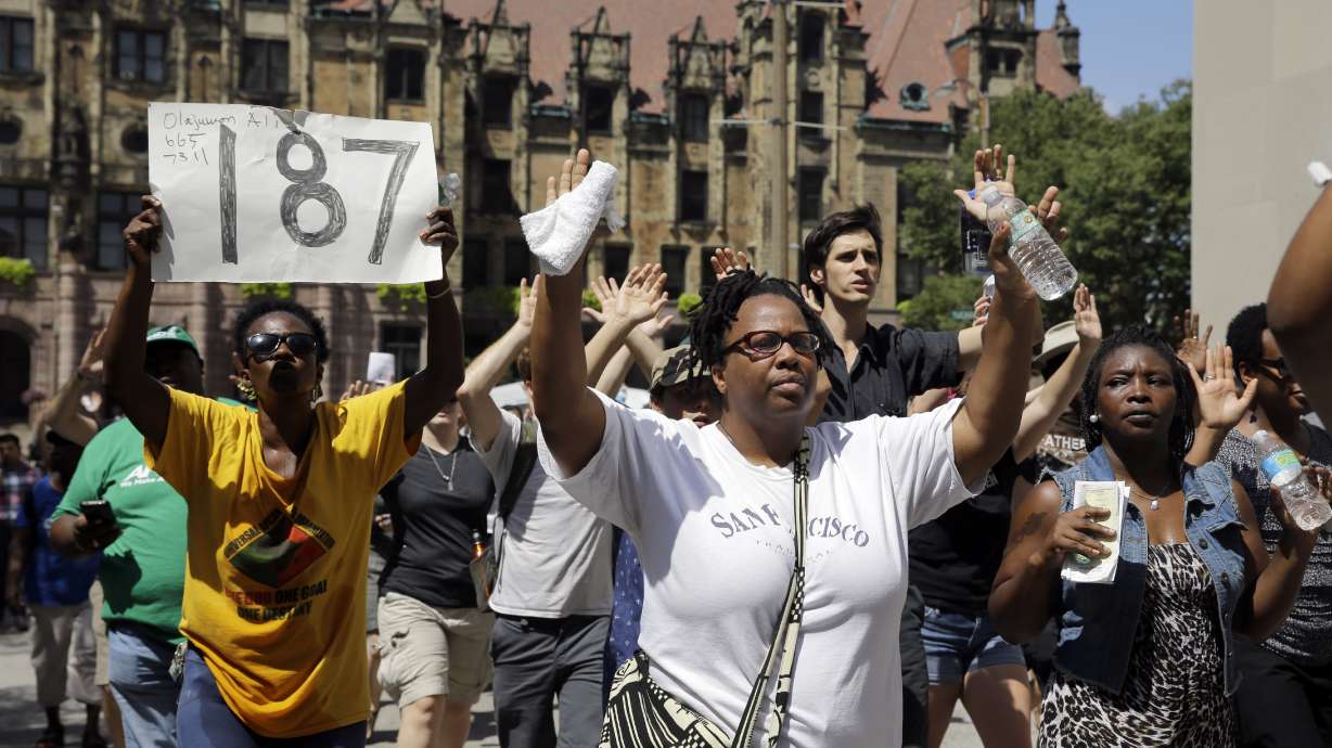 Ferguson shooting protests move to St. Louis