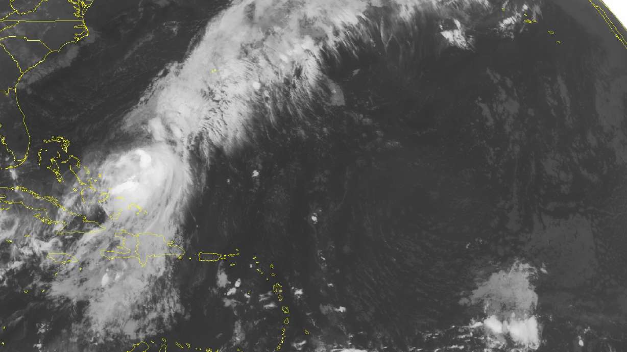 Hurricane Cristobal heads toward Bermuda