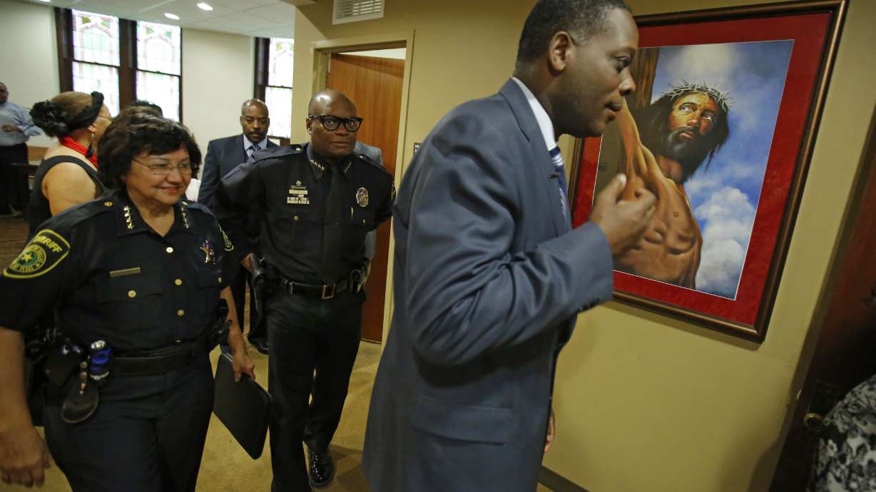 In wake of Ferguson, police try to build trust