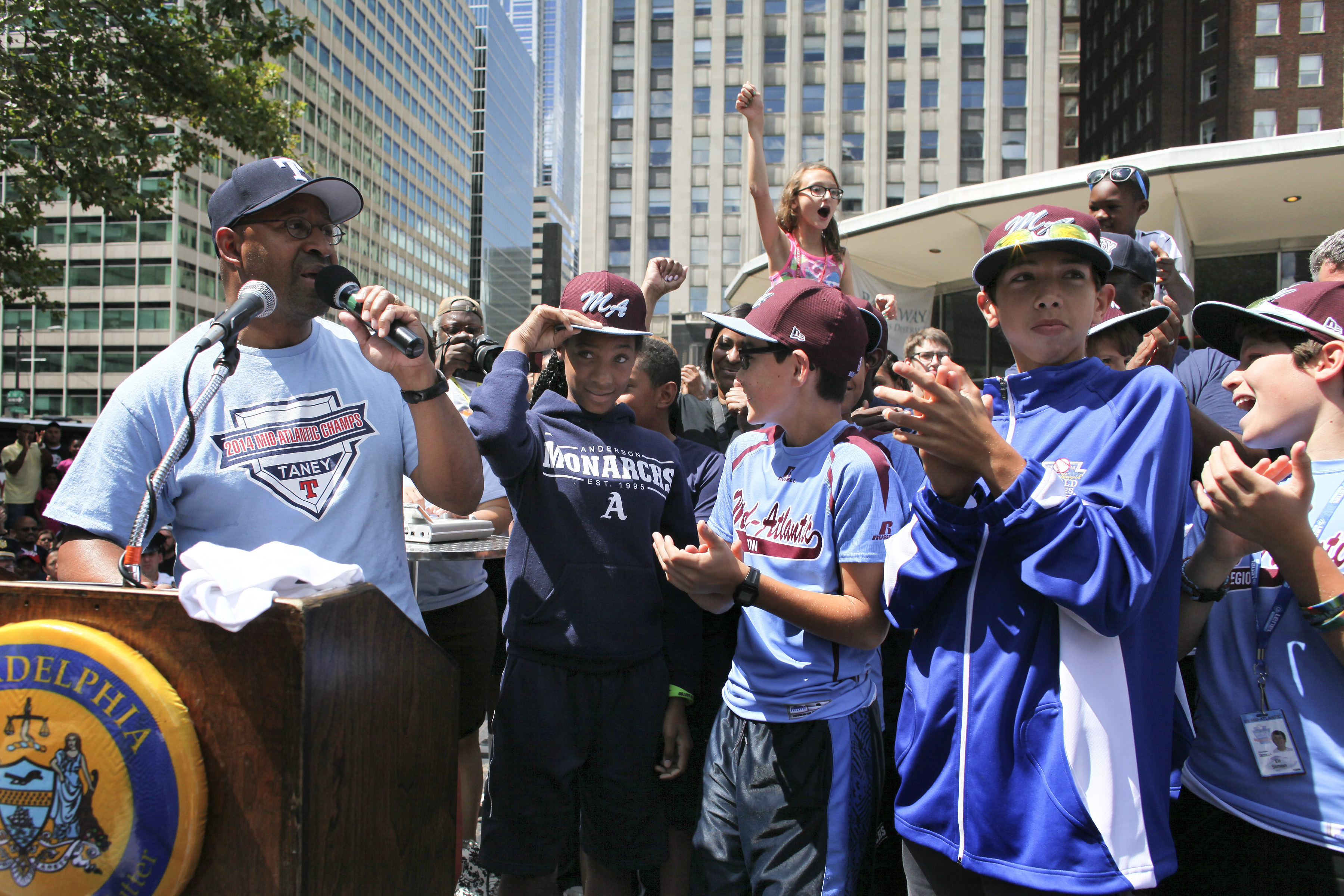 Philadelphia honors Little League team with parade