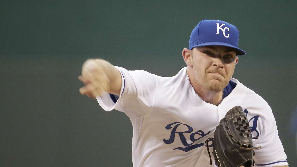 Royals score 6 runs in 8th to beat Twins 6-1