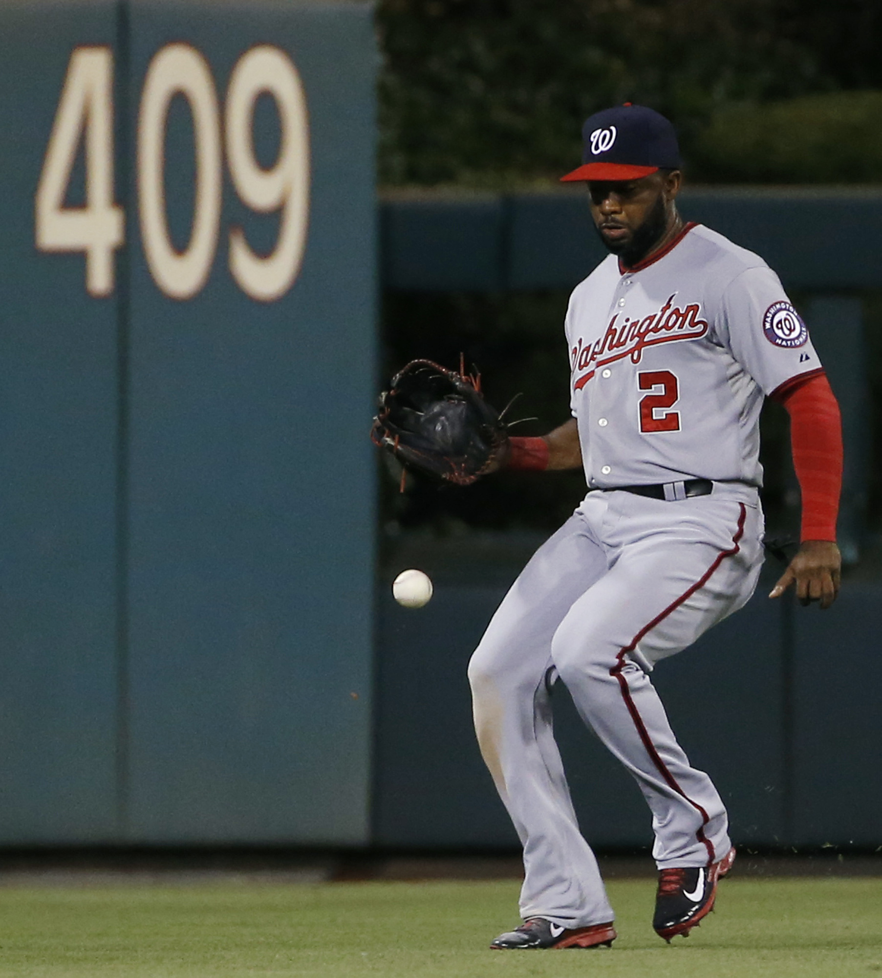 Phillies cool off Nationals with sweep