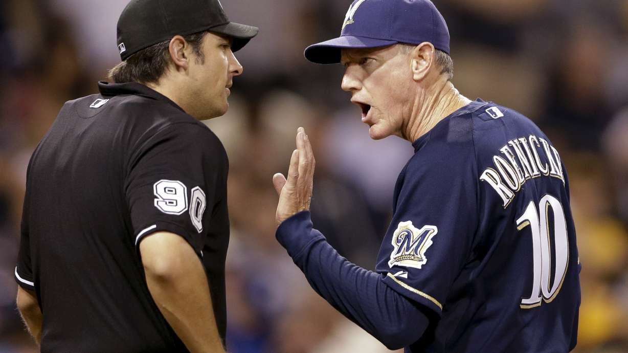 Brewers squander late lead, lost to Padres in 10