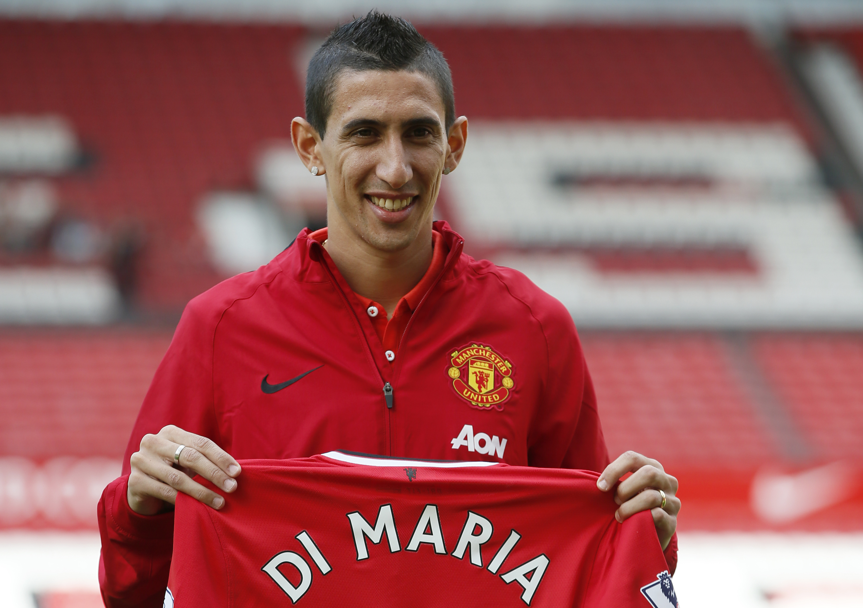 Don't expect miracles from Di Maria, Van Gaal says