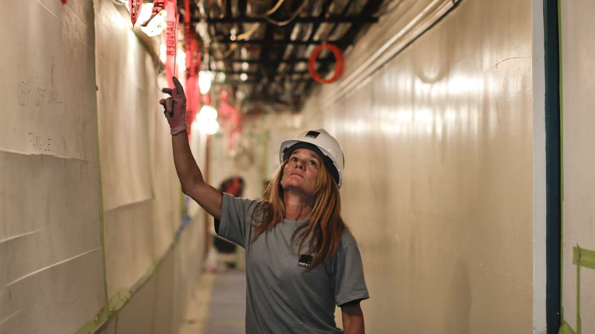 Few women in construction; recruiting efforts rise
