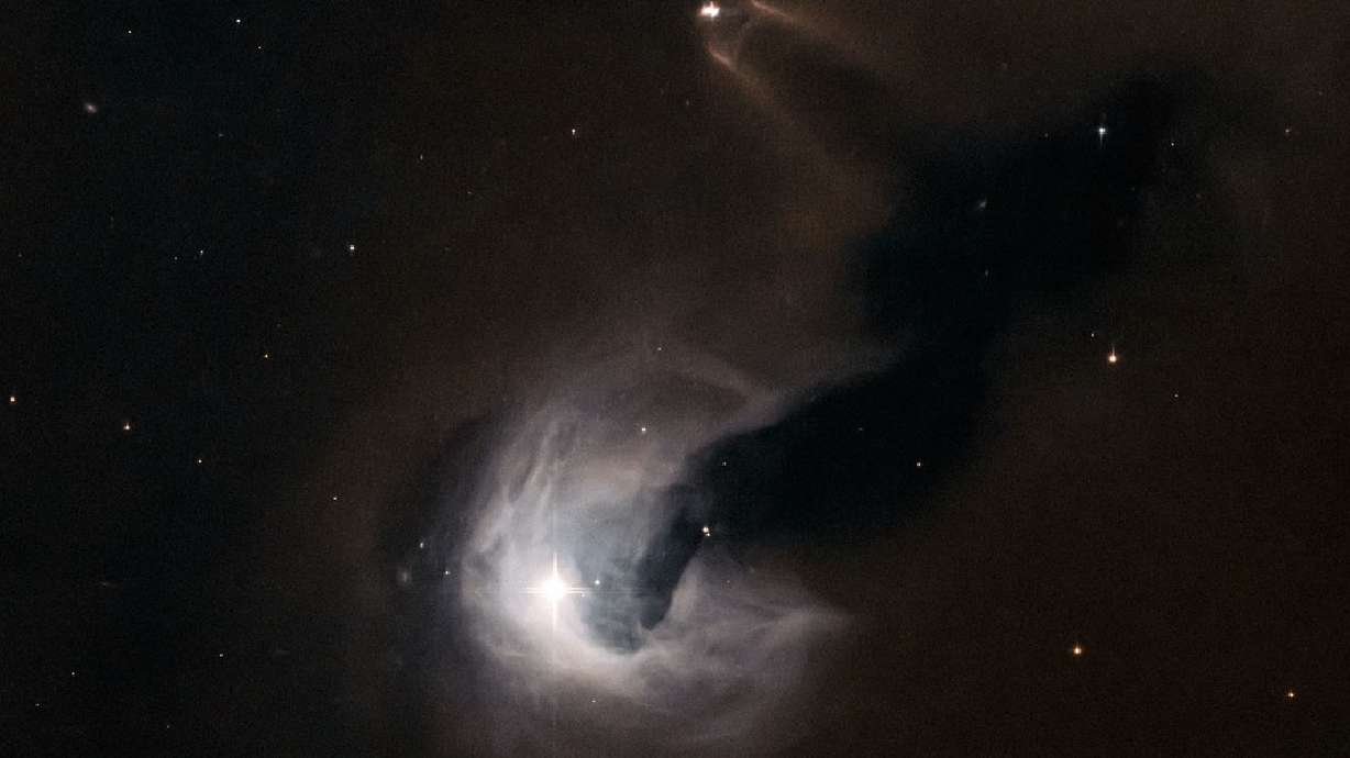 New photos show 2 galaxies colliding, baby star