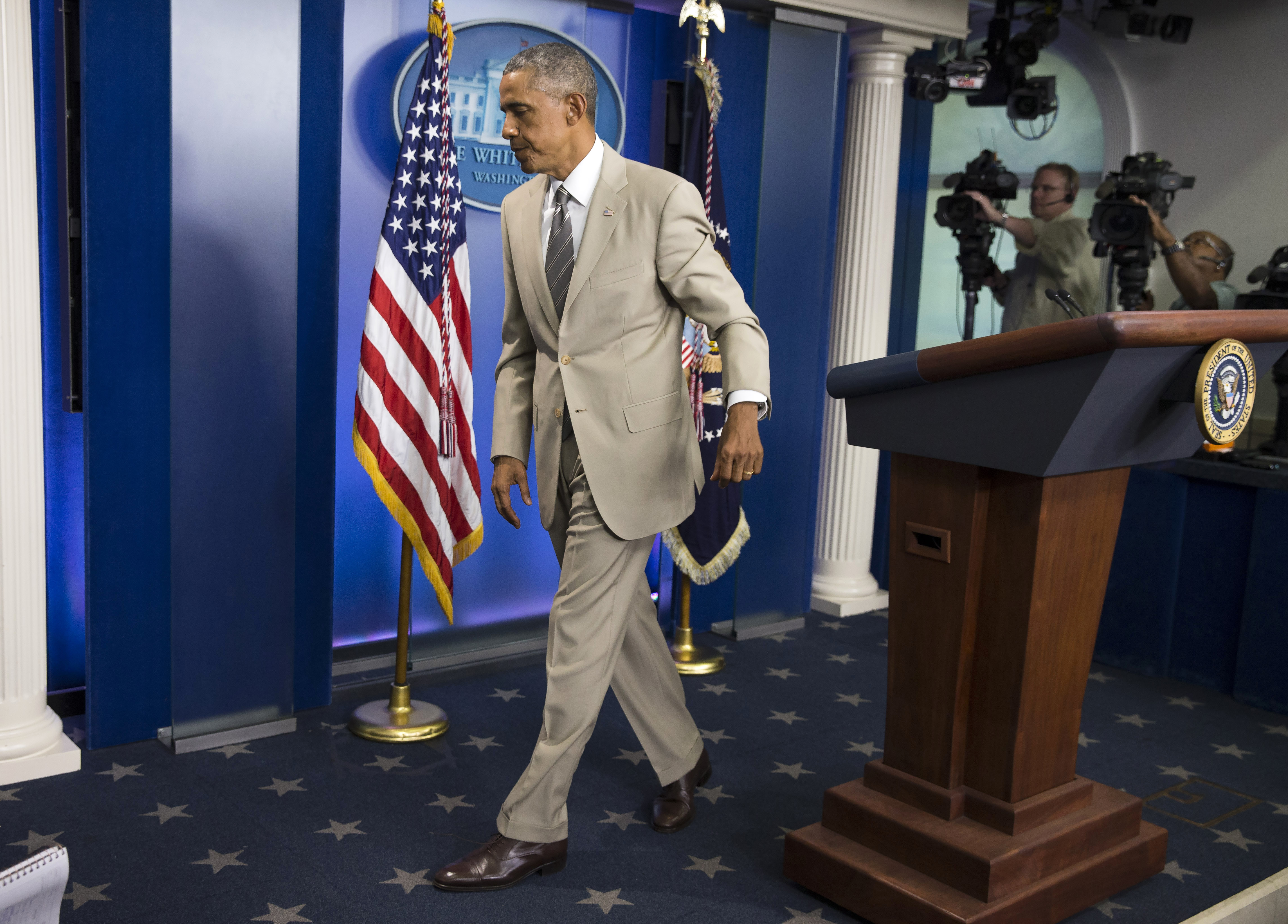 Tongues wag over Obama's audacity to wear taupe