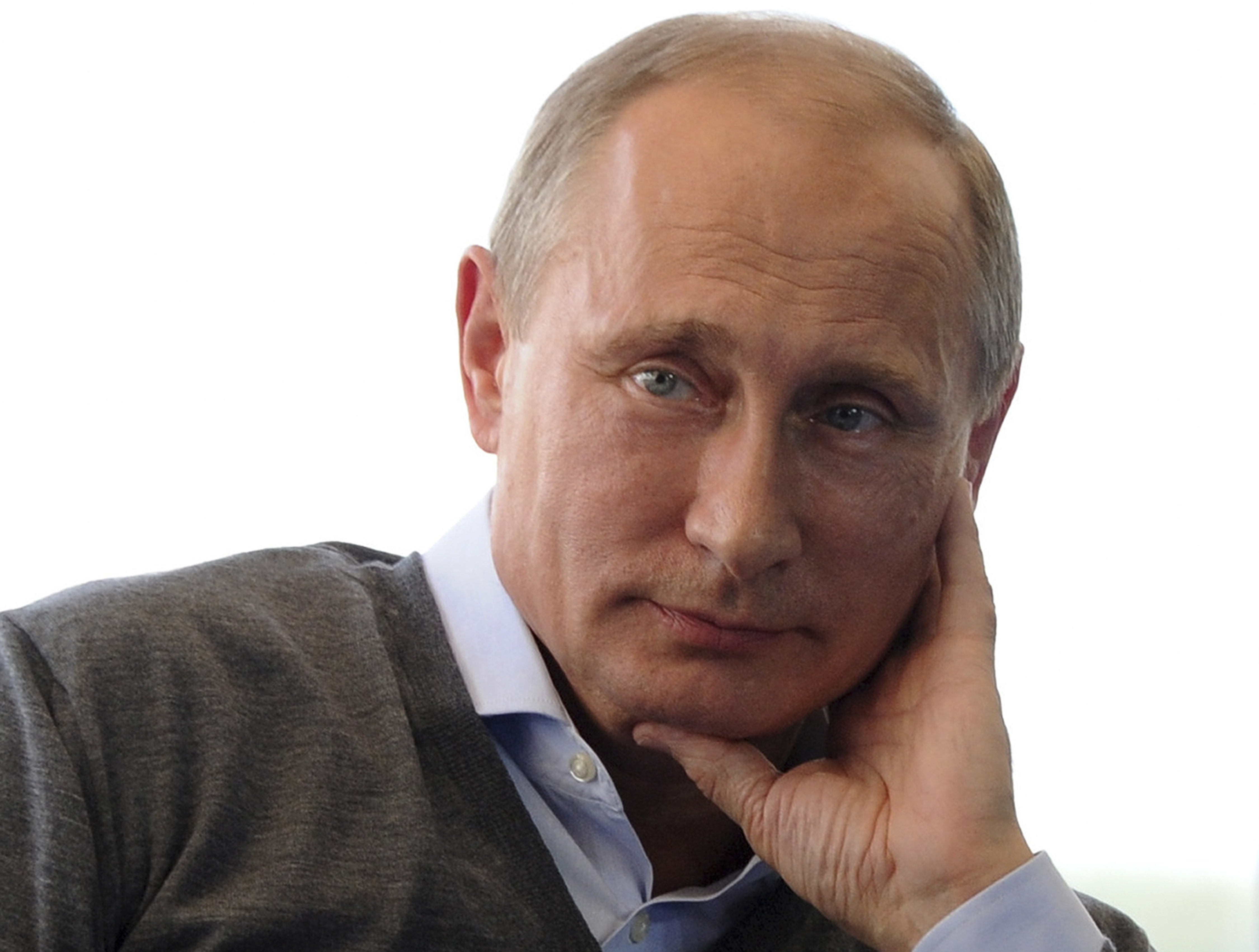 Putin rules out cutting 2018 World Cup venues