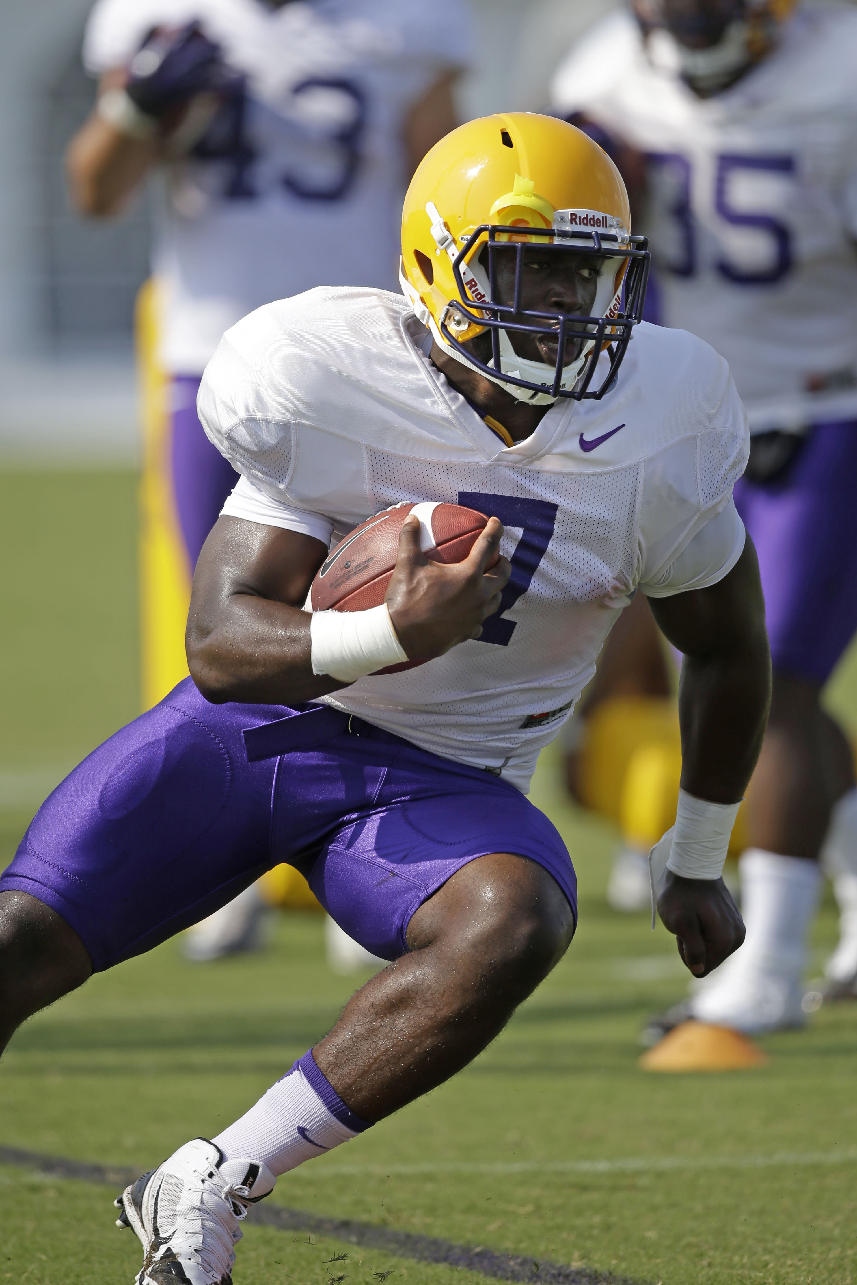 RBs take center stage in LSU-Wisconsin