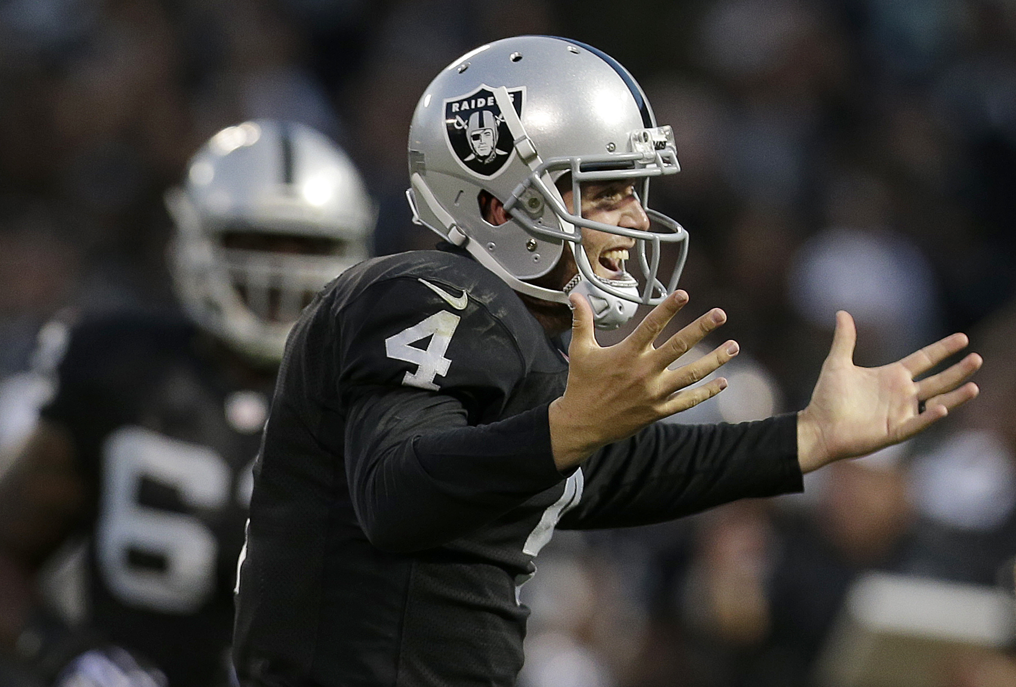 Raiders face decisions at QB heading into opener